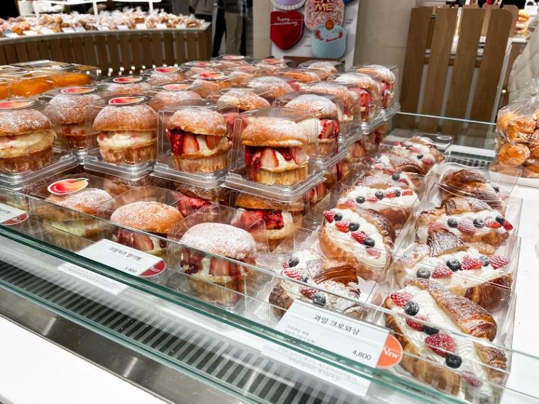 【2023年・韓国最新レポート】汝矣島の「ザ・現代ソウル」と弘大の人気カフェへ(2日目)