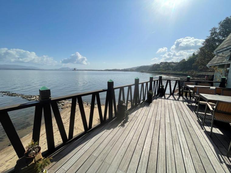 宍道湖沿いレイクビューの絶景カフェでいただく贅沢モーニング！｜松江市