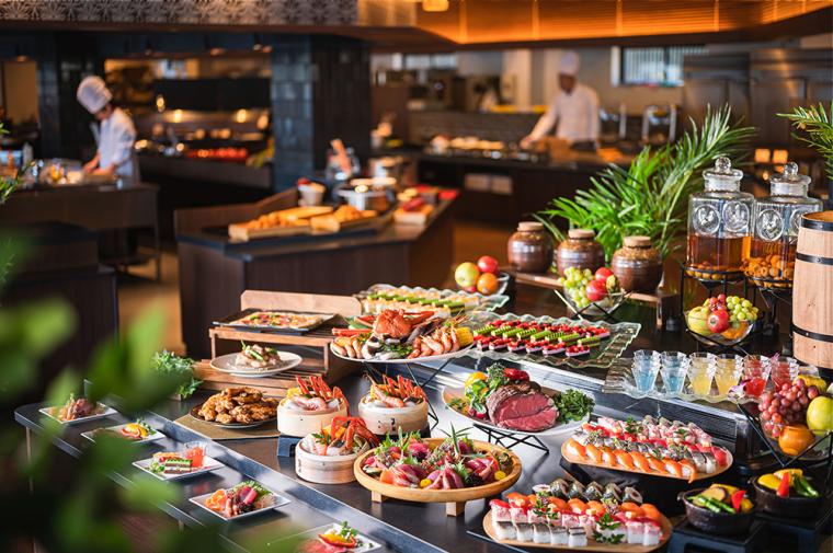 夕食はバイキングにリニューアル