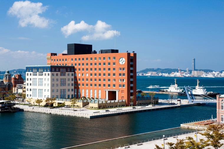 海に面した「プレミアムホテル門司港」