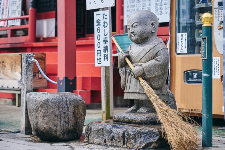 佐野厄よけ大師　お掃除小僧さん（子育て地蔵尊）