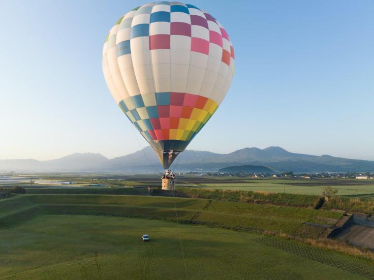 阿蘇の大自然を一望できる早朝空中遊覧