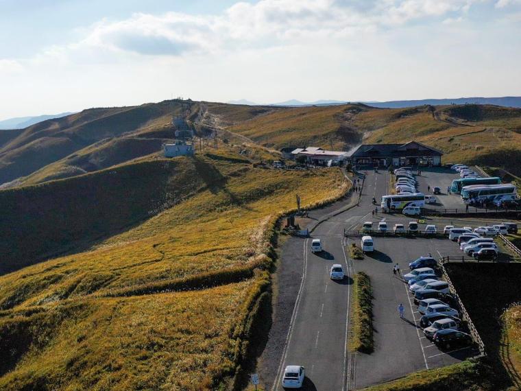 大観峰に向かうミルクロード俯瞰写真