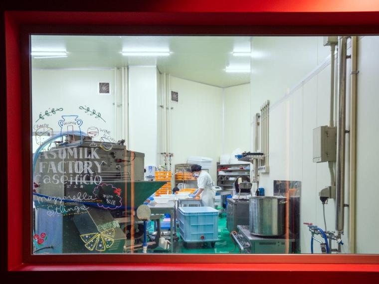 「ASO MILK FACTORY」工房様子