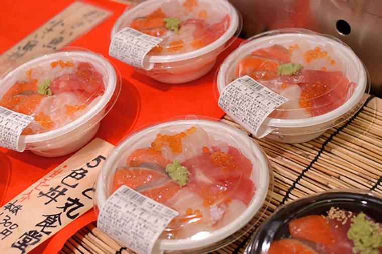 「道の駅くるくるなると」お土産海鮮丼