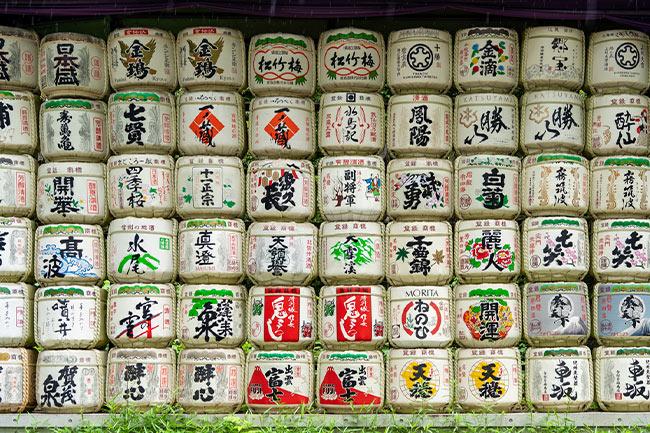 原宿駅西口から、南参道を通り本殿へ