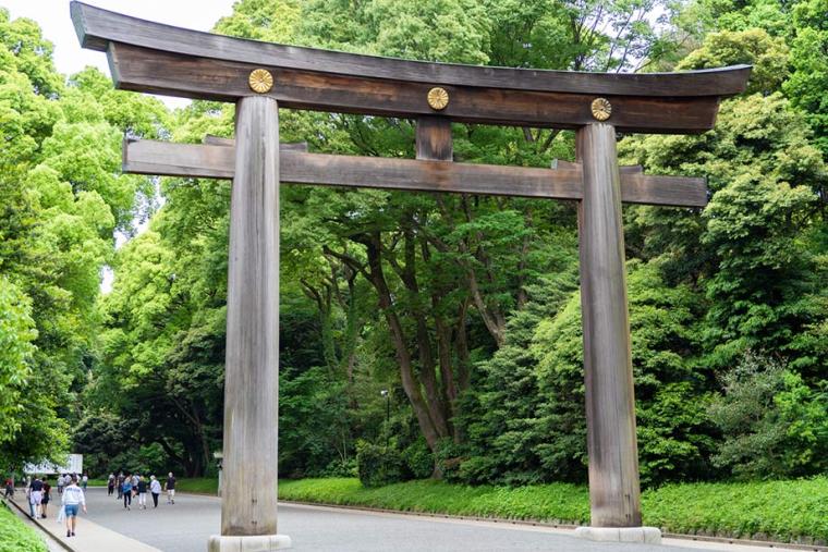 圧倒される大きさ「日本一の大鳥居」