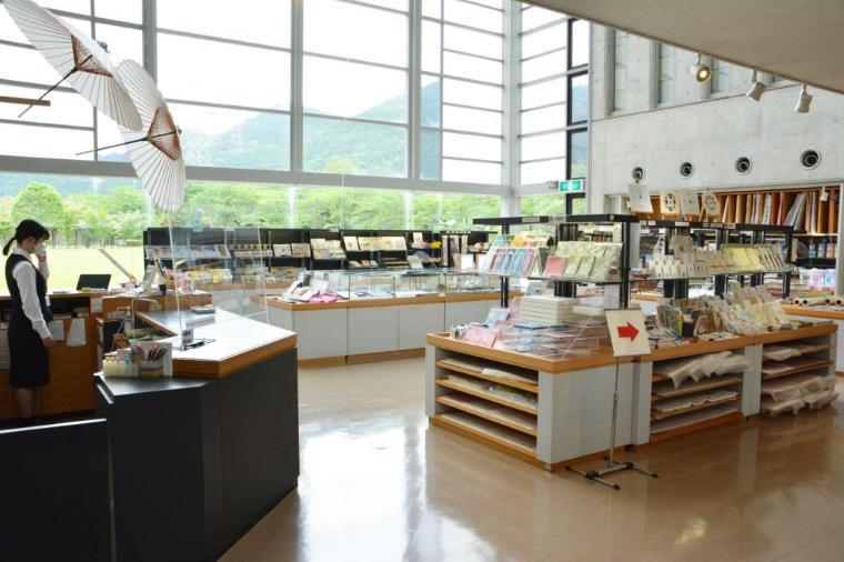 美濃和紙の里会館