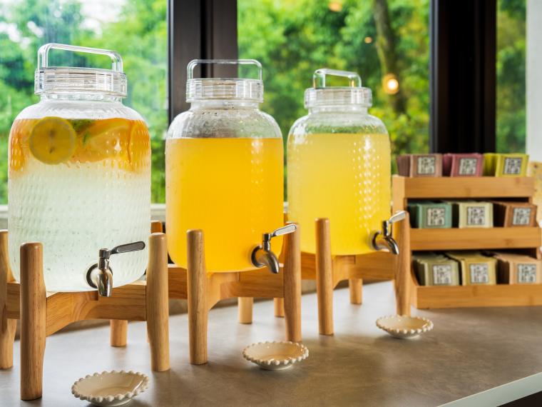 ウェルカムドリンクには約20種類が並ぶ