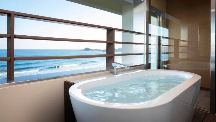 露天風呂付プレミアムデラックス洋室B　～潮騒を聴きながら寛ぐ贅沢な時間～