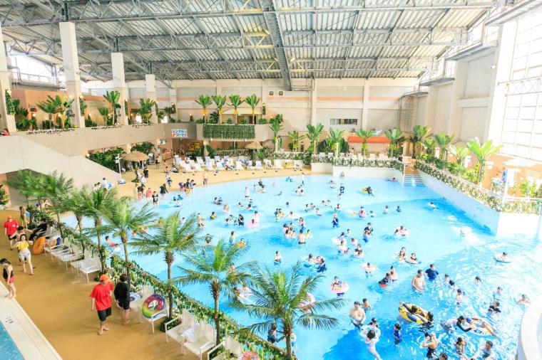 全天候型アミューズメントプール　アクアビート