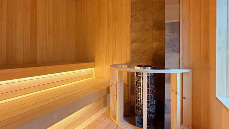 101号室「青海波（せいがいは）」はプライベートサウナ付き客室