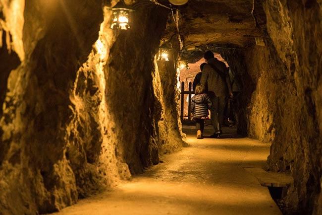 室町時代からの坑道が残る金（きん）のテーマパーク「土肥金山」