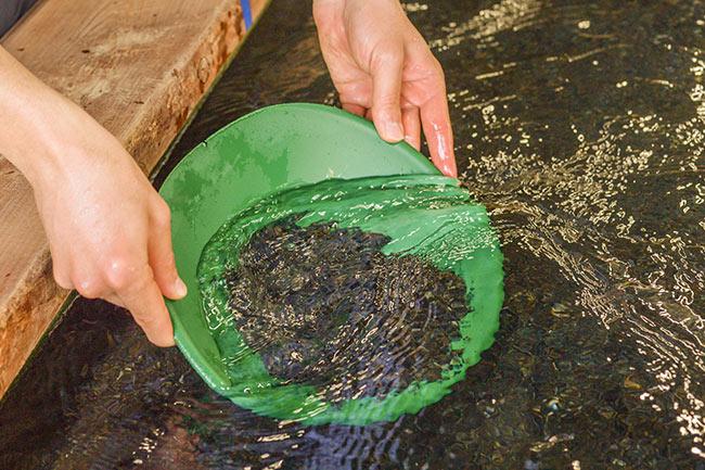 室町時代からの坑道が残る金（きん）のテーマパーク「土肥金山」