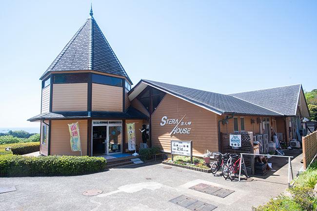 富士山を見ながら、鐘を鳴らして幸せ祈願「恋人岬」