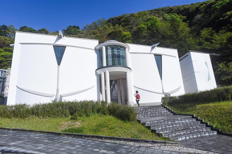 精巧な左官技術を駆使した、鏝（こて）絵「伊豆の長八美術館」