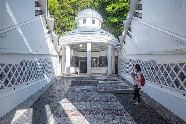 精巧な左官技術を駆使した、鏝（こて）絵「伊豆の長八美術館」