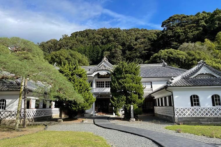 明治の風情を遺す、和洋折衷の建築「岩科学校」