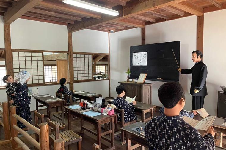 明治の風情を遺す、和洋折衷の建築「岩科学校」