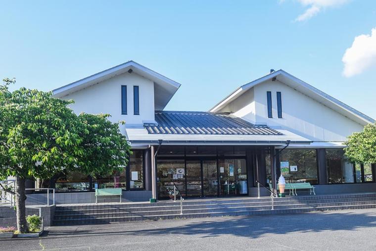 特産品の桜葉を使ったスイーツ「梅月園（ばいげつえん）」