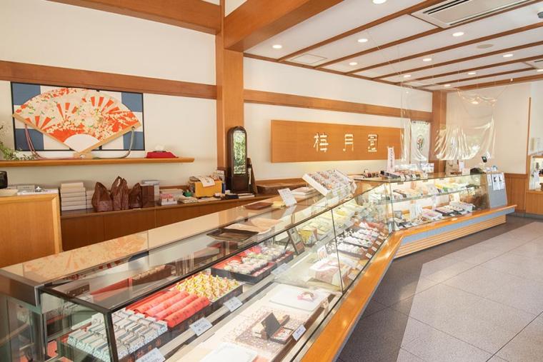 特産品の桜葉を使ったスイーツ「梅月園（ばいげつえん）」