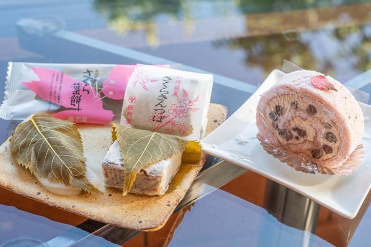 特産品の桜葉を使ったスイーツ「梅月園（ばいげつえん）」
