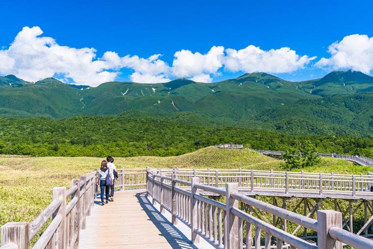 楽天トラベル夏の旅行予約は約 1.3 倍！連休以外のオフピーク旅行が好調、非日常 のリトリート旅も人気！