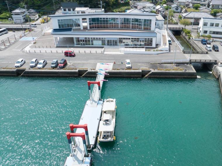 イルカウォッチング船乗降場