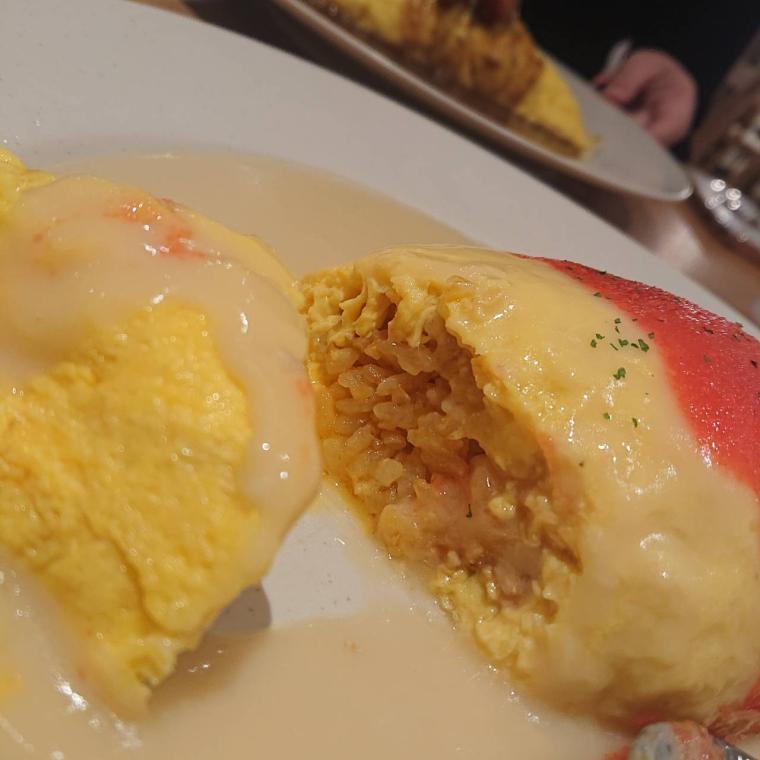 倉オムライス専門店がオープン！ソースもトッピングも自分好みにカスタムできる！｜鳥取市
