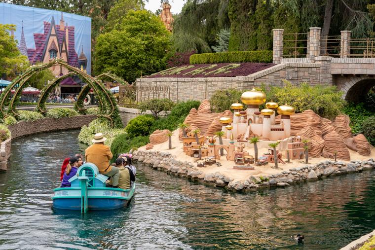 おとぎの国のカナルボート