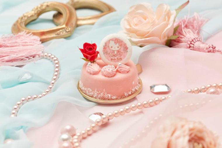 ハローキティのピンクムースケーキ