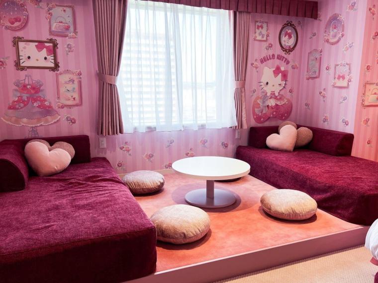 ハローキティルーム小上がり壁装飾