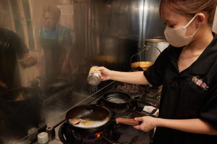 那覇市第一牧志市場の「持ち上げ」