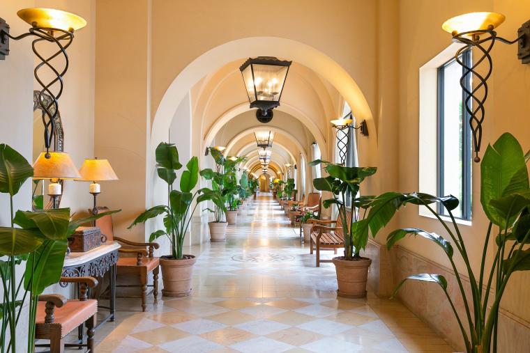 ホテル館内の「午後の回廊」