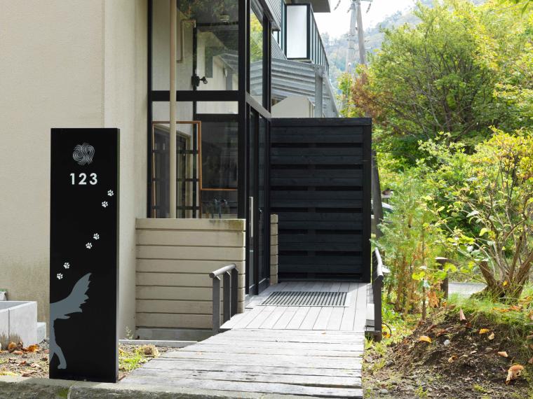 気兼ねなく散歩に行けるコーナーツイン専用の出入口