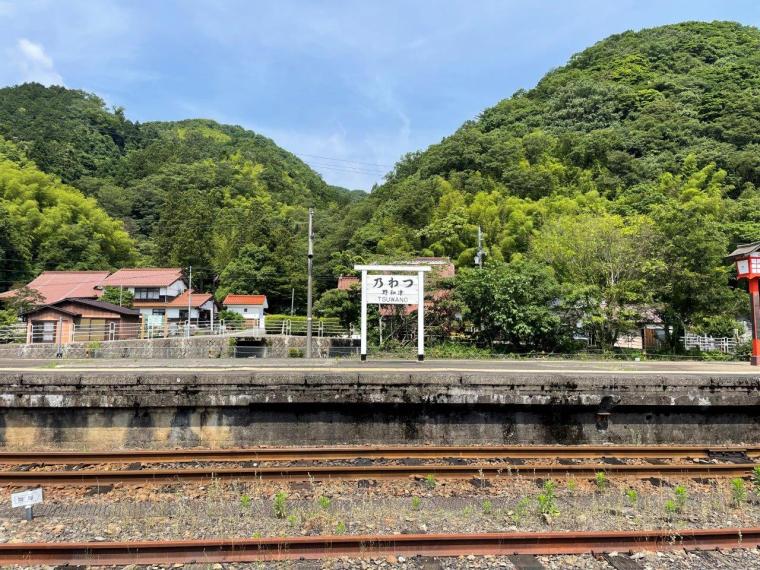 「何かがおかしい…」山の中で見つけた受話器が２つある公衆電話。｜島根県津和野町  