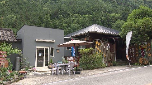 岩戸湯とカフェ