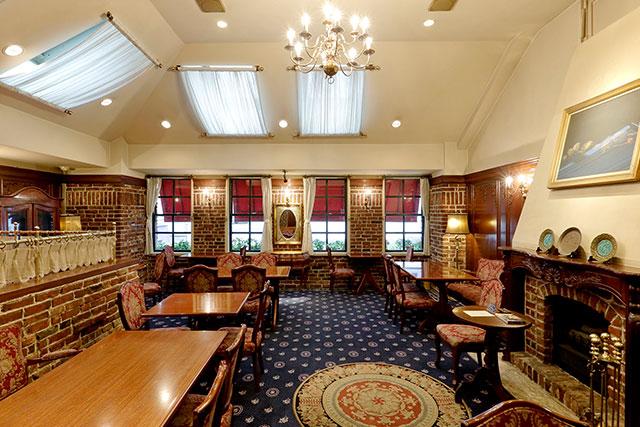 トリコロール 本店