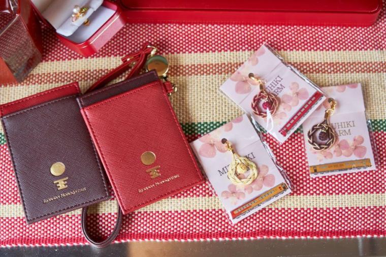 伝統工芸品の伊予水引をあしらったピアス・イヤリング