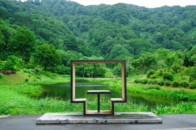 大パノラマの絶景と、可憐な高山植物に癒やされる