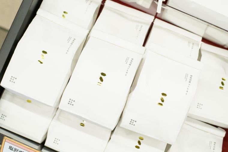 駅ナカの市場で湯沢の名産品を購入