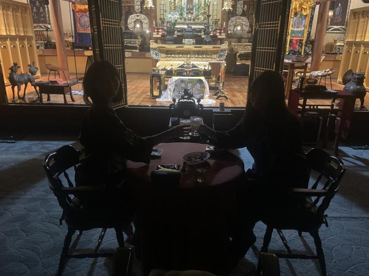 世界でココだけ?!お寺の本堂で深夜BARが開かれる！面白過ぎる宿坊体験