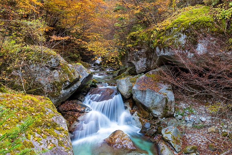 山梨　紅葉　石空川渓谷