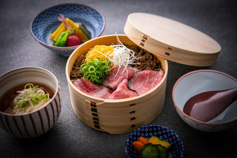 すき焼きと牛まぶし ももしき