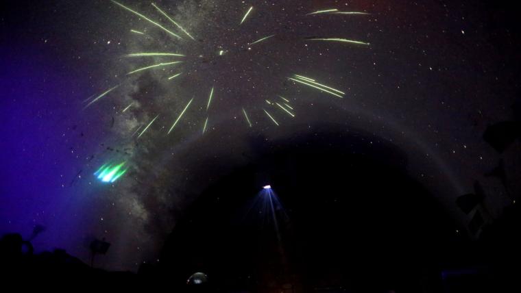 最新鋭の投影機を用いて圧巻の星空を描くプラネタリウム