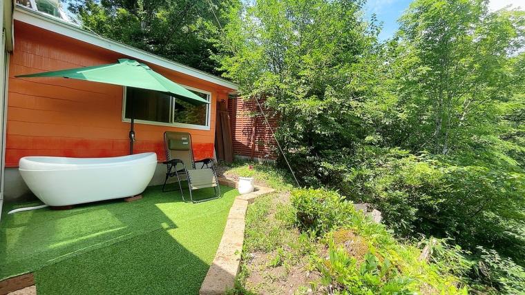 鳥取・大山の麓にある絶景ジャグジー付き貸切サウナ！緑に囲まれて過ごす贅沢時間が過ごせる「ペンションあすか」