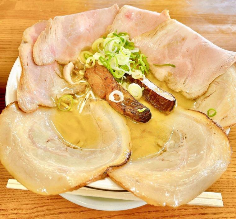 鳥取・大山の麓にある絶景ジャグジー付き貸切サウナ！緑に囲まれて過ごす贅沢時間が過ごせる「ペンションあすか」