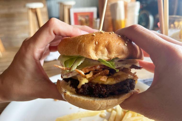 【沖縄】メニューは 200 種以上！開放感抜群の「PACIFIC SURF CAFE（パシフィック サーフ カフェ）」（名護市）