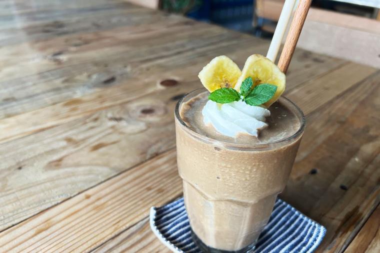 【沖縄】メニューは 200 種以上！開放感抜群の「PACIFIC SURF CAFE（パシフィック サーフ カフェ）」（名護市）