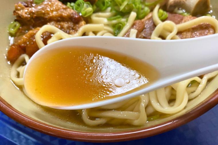 満腹！満足！満員御礼！沖縄そばと定食の「だるまそば」（沖縄市）